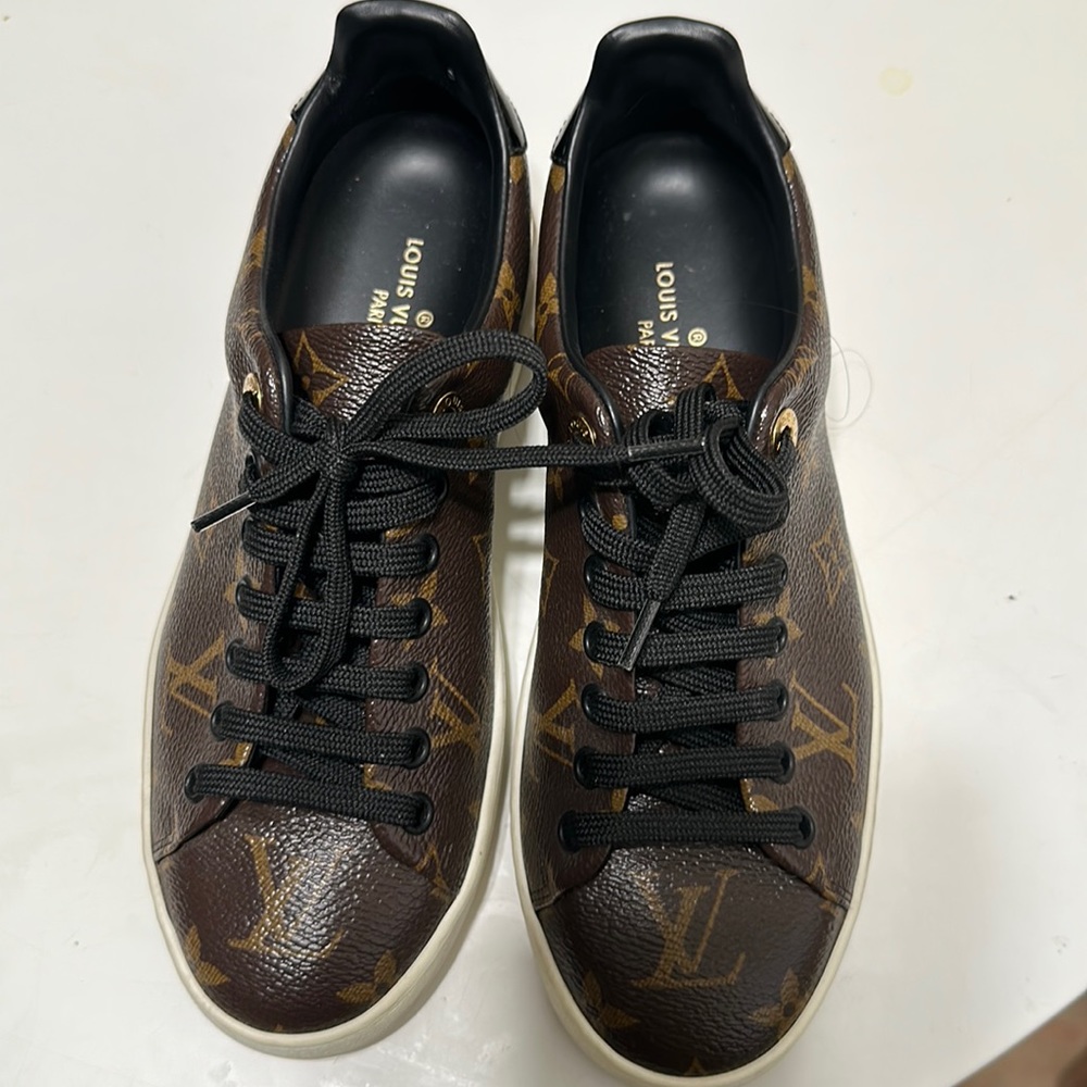 Louis Vuitton Monogram Frontrow size 34 1/2 woman 5.5 only worn once